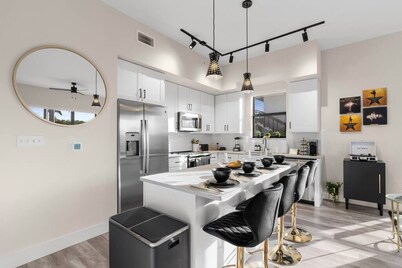 Luxurious Brand-New 2 Bedroom