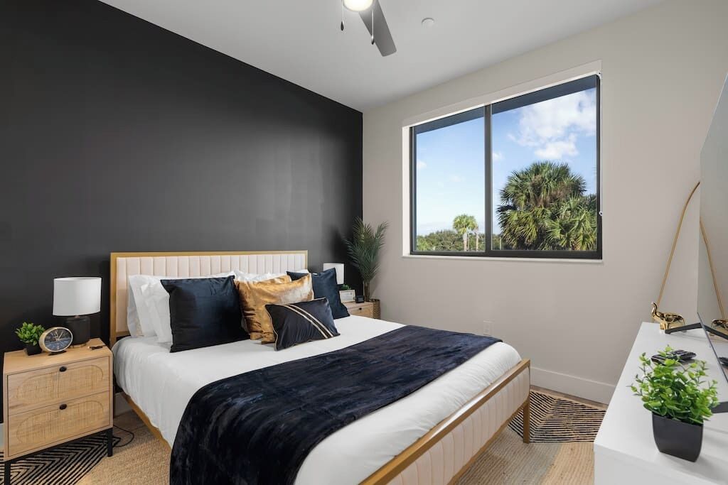 2 habitaciones, tabla de planchar con plancha, cuna de viaje y wifi 