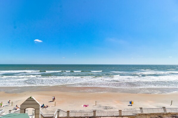 On the beach - Sea Swept Ocean Front Studio (Daytona Beach)