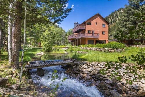 Boulder Luxury Getaway | 7 acres /w River & Pond