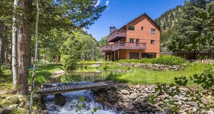 Boulder Luxury Getaway | 7 acres /w River & Pond