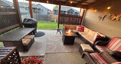 LMD Townhouse 3 bdrm with HOT TUB and game room.