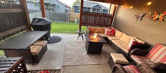 LMD Townhouse 3 bdrm with HOT TUB and game room.