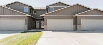 LMD Townhouse 3 bdrm with HOT TUB and game room.