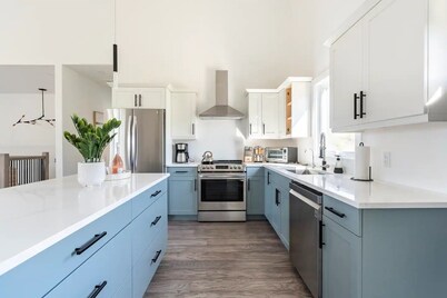 Spacious modern cottage with incredible views in the Bruce Peninsula