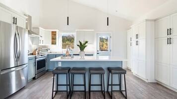 Réfrigérateur, four, plaque de cuisson, lave-vaisselle