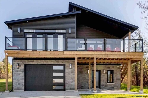 Spacious modern cottage with incredible views in the Bruce Peninsula