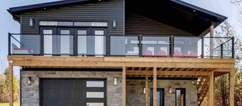 Spacious modern cottage with incredible views in the Bruce Peninsula