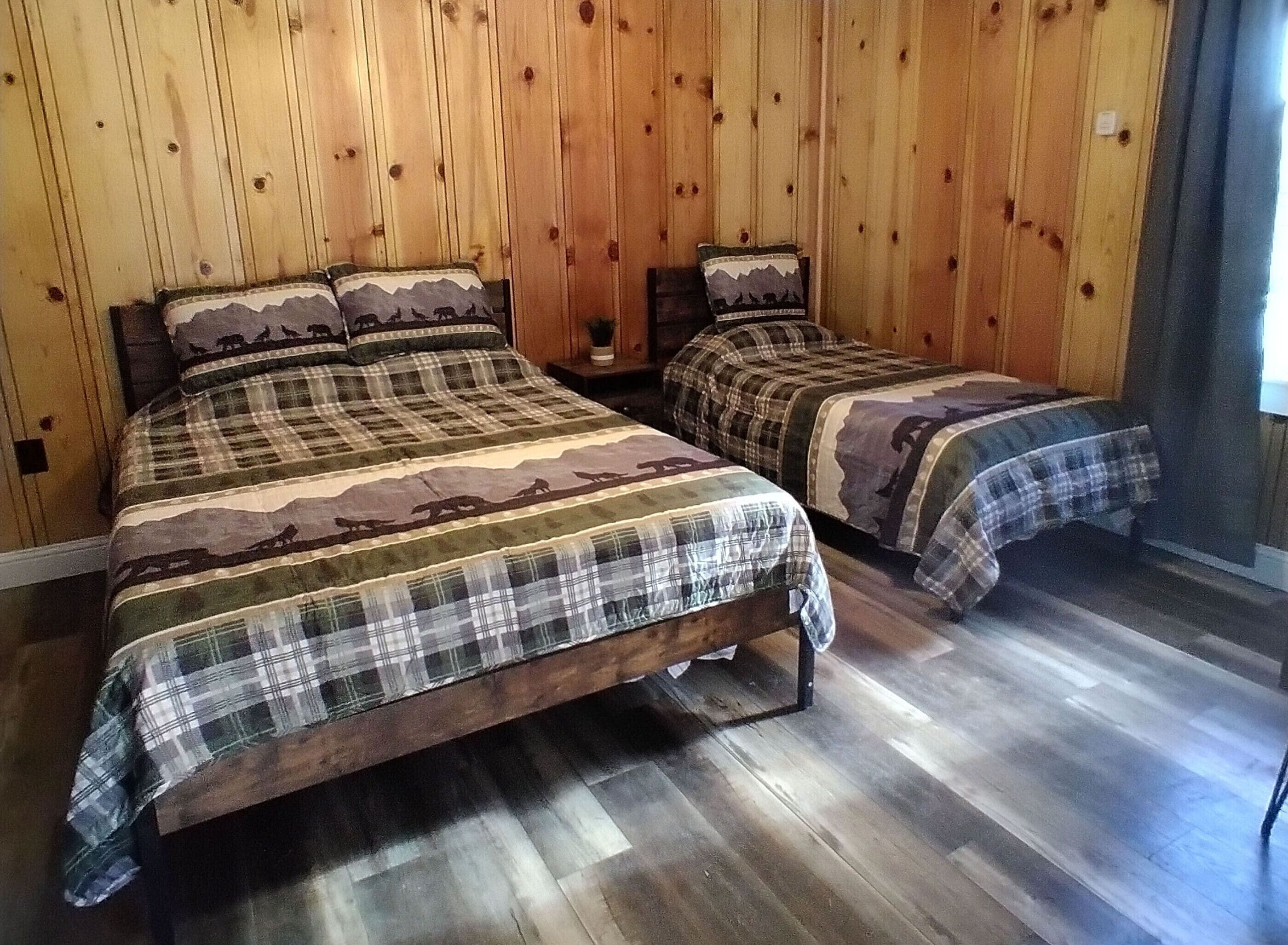 WiFi, bed sheets