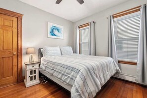 2 bedrooms, desk, iron/ironing board, WiFi