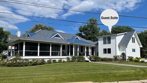 A two-story house with a covered porch and a separate guest suite. - Harbor View Suite
Talbot County License Number STRN-25-58 (Saint Michaels)