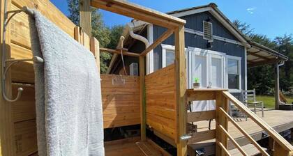 Off Grid Mountain Cabin Getaway Near Hanging Rock!