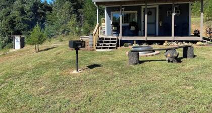 Off Grid Mountain Cabin Getaway Near Hanging Rock!