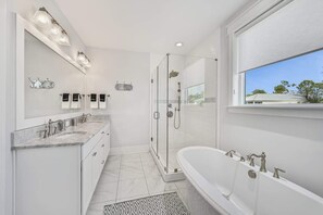 Combined shower/tub, hair dryer, shampoo