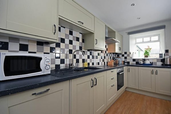 Dishwasher, cookware/dishes/utensils