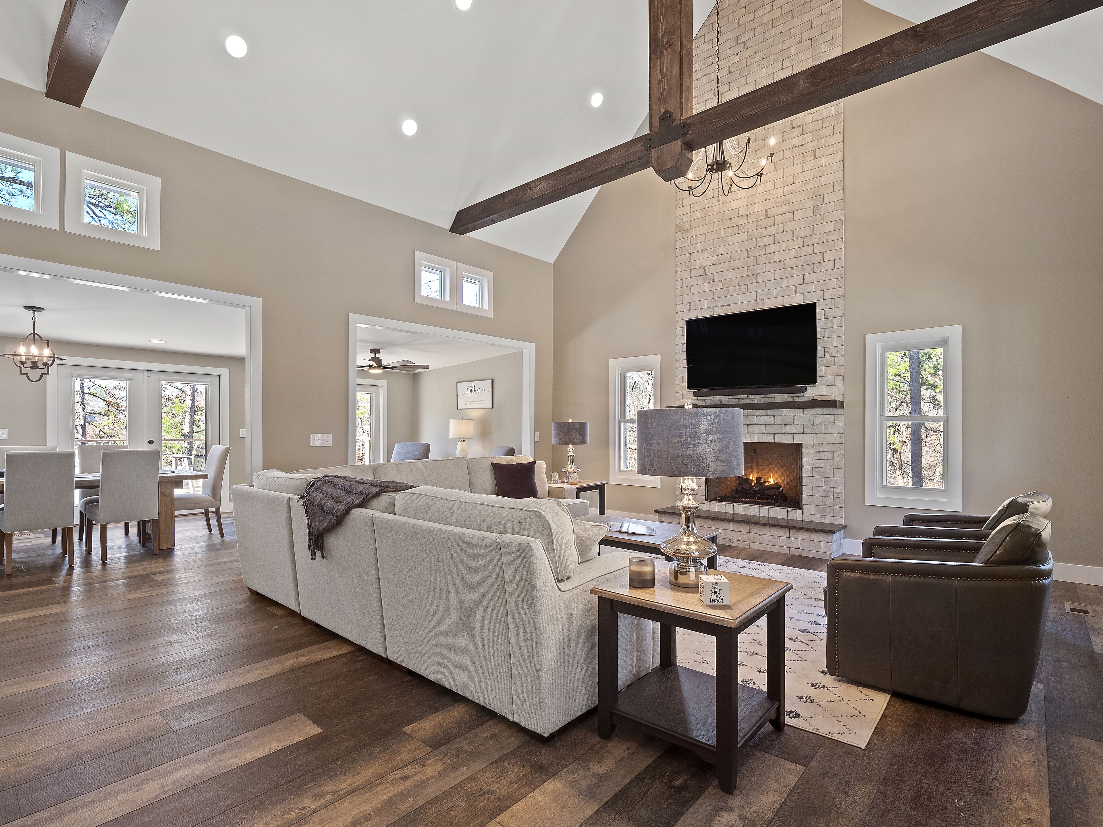 "Happy House"-Luxury, large firepit, 2 living areas