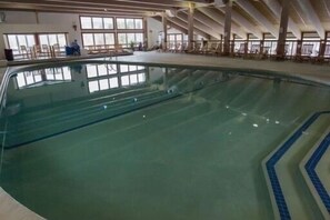 Piscine intérieure, piscine extérieure