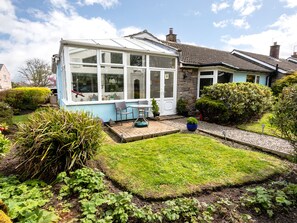 Cottage | Property grounds - Palmers Rest (Chathill)