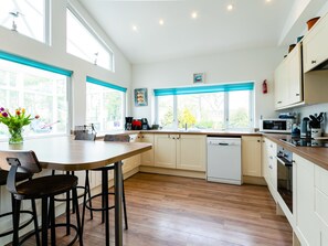 Ferienhaus | Eigene Küche | Kühlschrank, Geschirrspüler, Kochgeschirr/Geschirr/Besteck