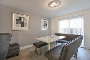4 bedrooms, individually decorated, individually furnished, free WiFi