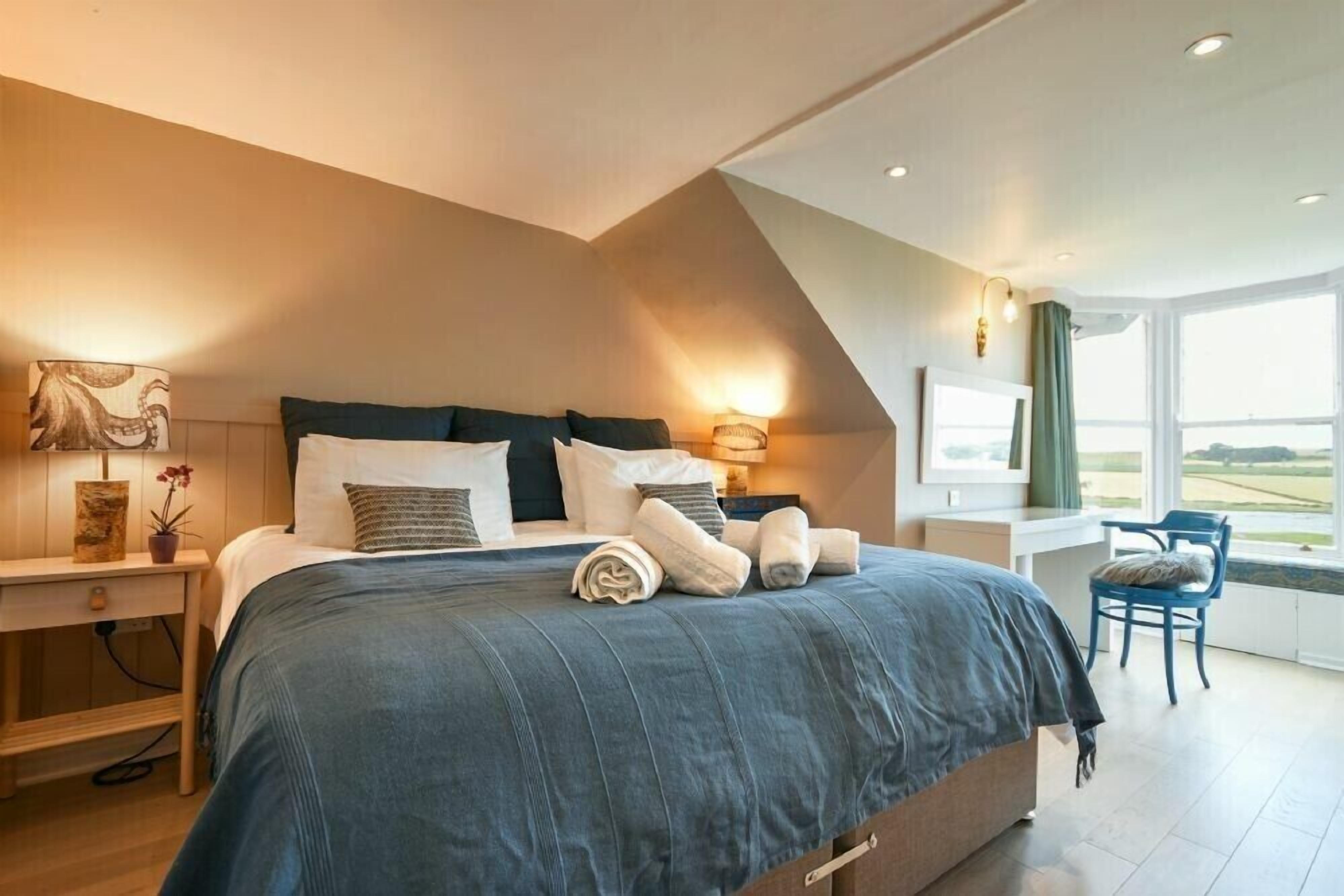 3 habitaciones, decoración personalizada y muebles diferentes 