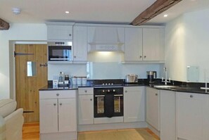 Dishwasher, cookware/dishes/utensils - Dorothy Forster Court (Alnwick)