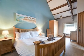 4 bedrooms, individually decorated, individually furnished, free WiFi