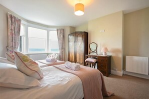 2 bedrooms, individually decorated, individually furnished, free WiFi - Ty y Mor (Seahouses)