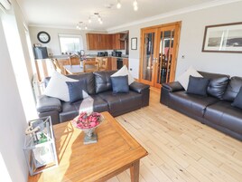 Cottage | Living area