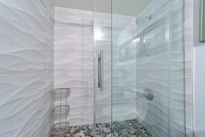 Shower, hair dryer, towels - Sandpiper 202-Unwind in Luxury (St. Augustine)