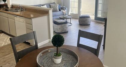 Clean and spacious unit with private balcony 1.5 blks from the beach!