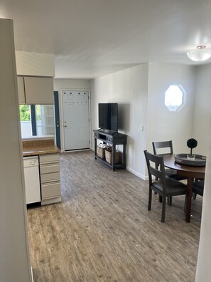 Dining - Clean and spacious unit with private balcony 1.5 blks from the beach! (Imperial Beach)