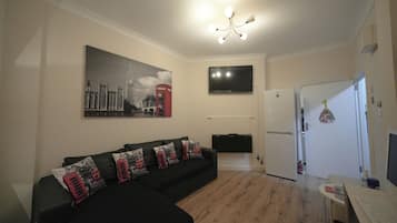 Angel Studio 1 | Blackout drapes, iron/ironing board, free WiFi, bed sheets