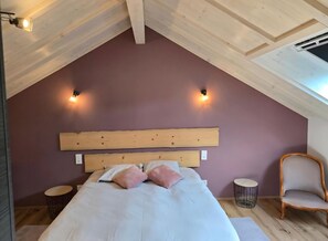 3 bedrooms, travel crib, free WiFi, bed sheets