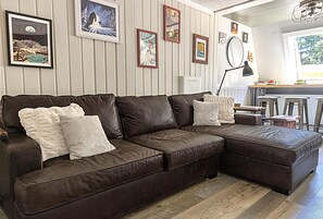 تلفزيون ذكي، مدفأة، ألعاب فيديو، مشغل دي في دي