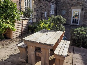 Outdoor dining - No9 Budle Sands (Bamburgh)