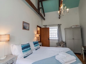 2 bedrooms, individually decorated, individually furnished, free WiFi