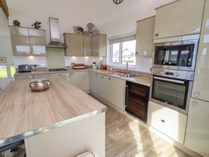 Fridge, dishwasher, cookware/dishes/utensils