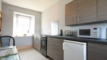 Fridge, cookware/dishes/utensils