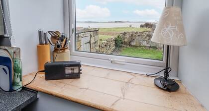 Kittiwake Cottage, Budle Bay