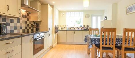 Fridge, dishwasher, cookware/dishes/utensils