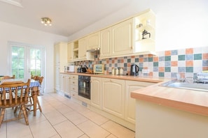 Fridge, dishwasher, cookware/dishes/utensils