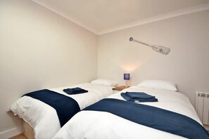 3 quartos, individualmente decorados, individualmente mobiliados