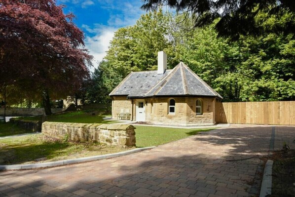 Exterior - The Lodge (Alnwick)