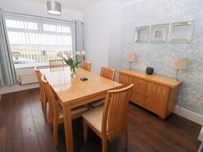 Cottage | Dining - Bay View (Morpeth)