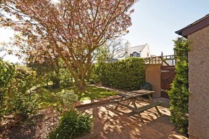 Property grounds - St Marys Cottages No4 (Alnwick)