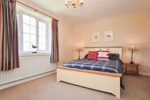 3 bedrooms, individually decorated, individually furnished, free WiFi - Inveray (Seahouses)