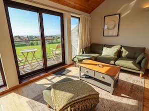 Cottage | Interior - Links View (Alnwick)