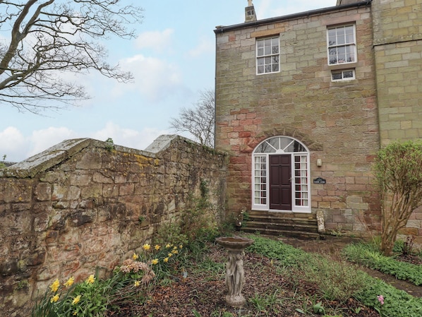 Cottage | Property grounds