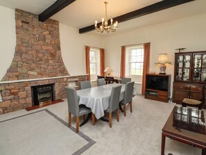 Cottage | Dining